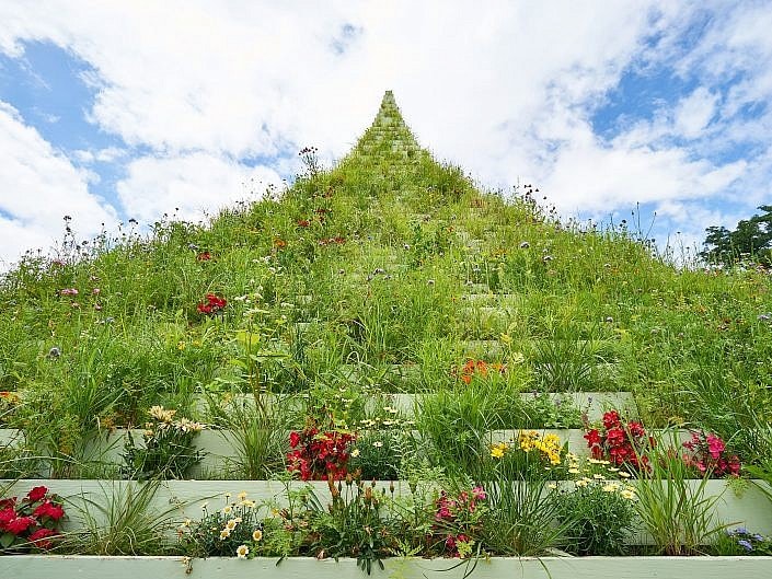 The Living Pyramid von Agnes Denes, Documenta 14